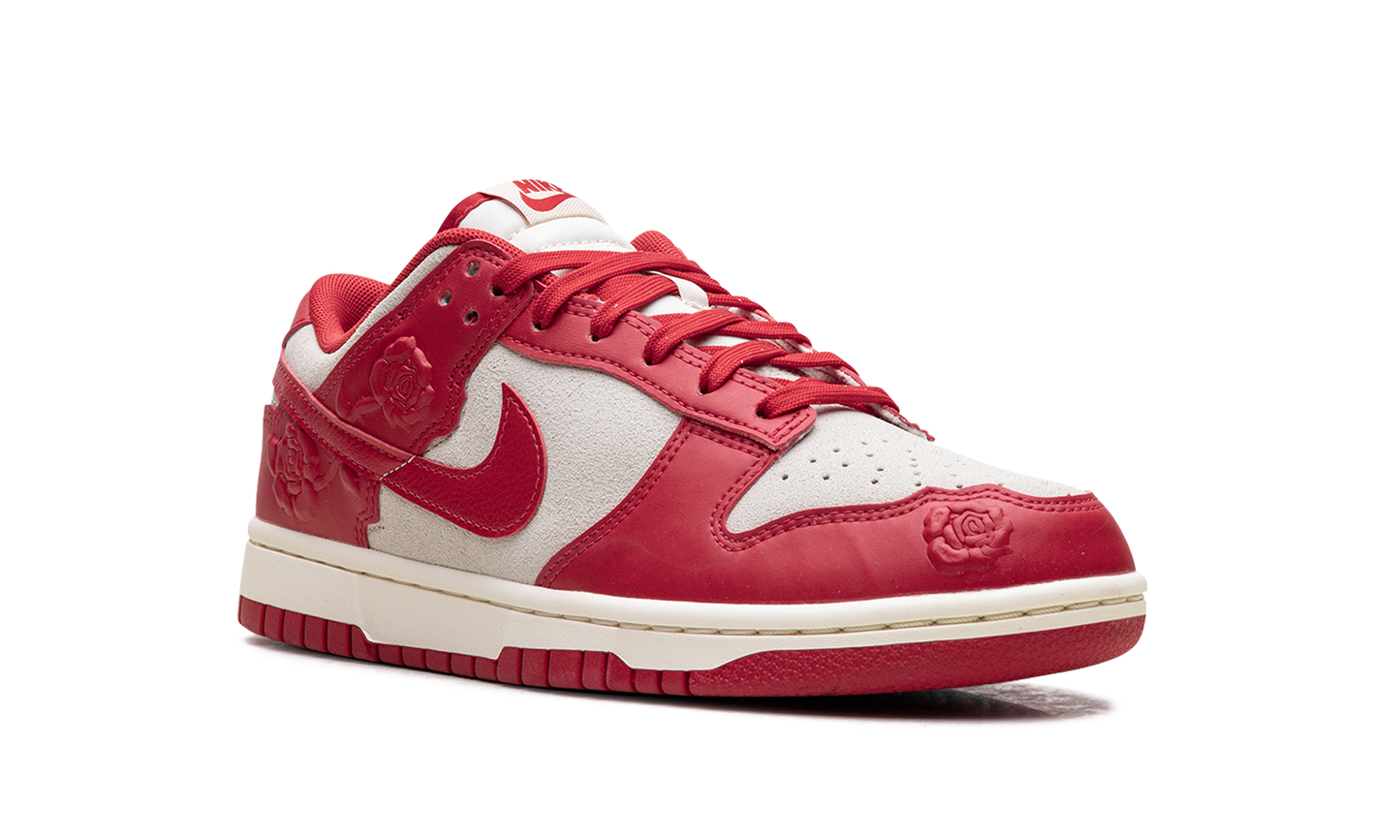 Dunk Low WMNS Red Roses
