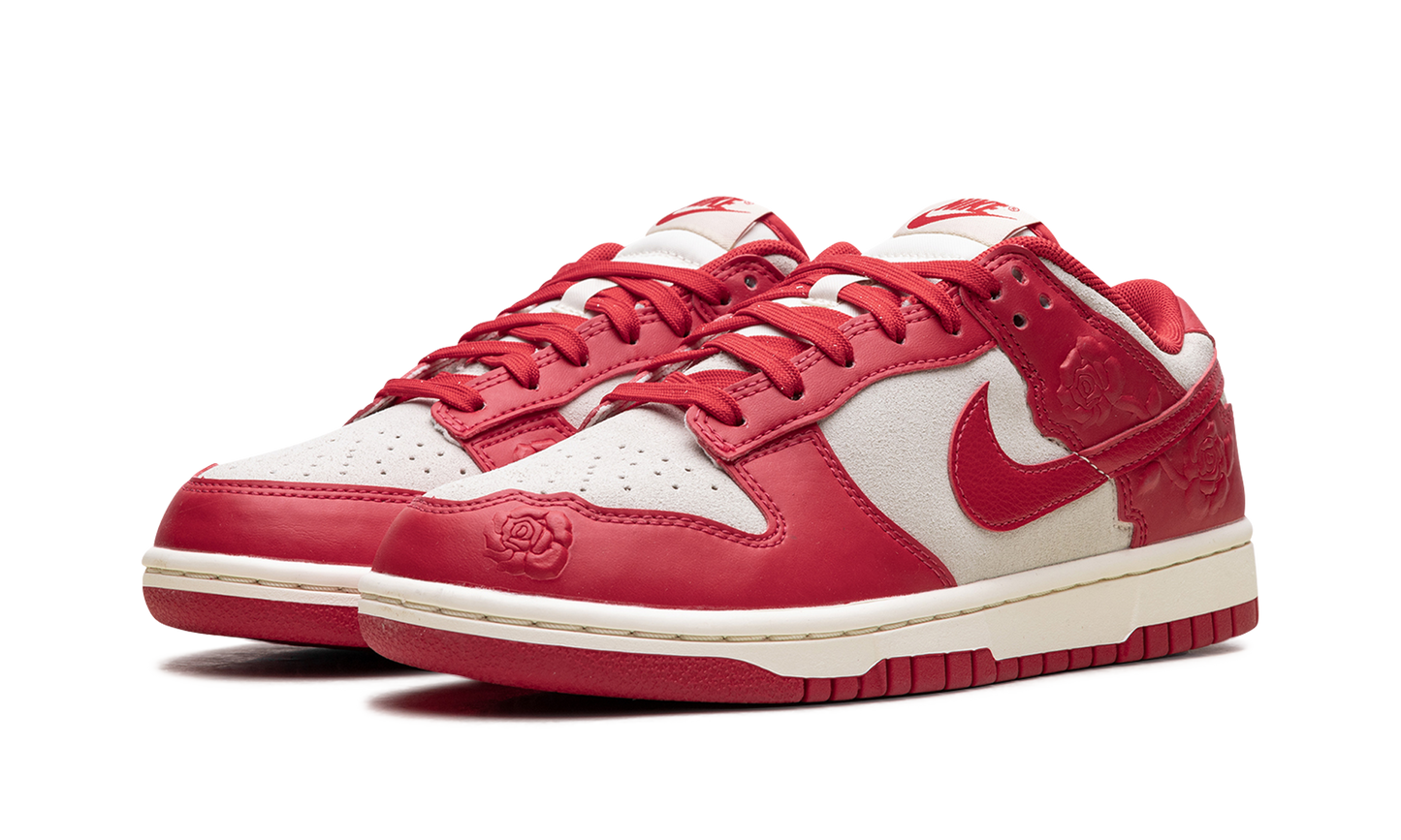Dunk Low WMNS Red Roses