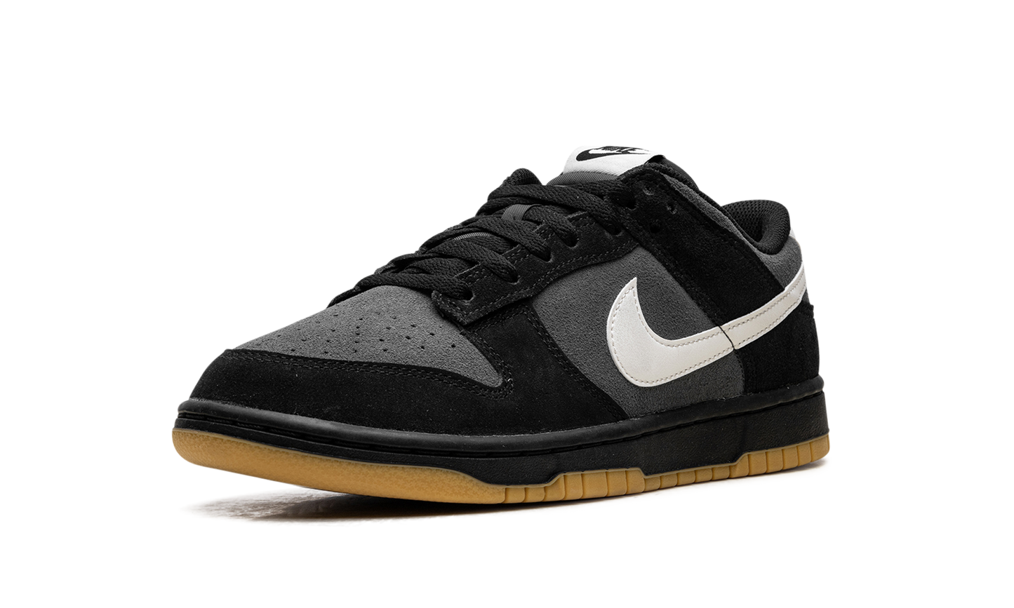 Dunk Low SE Black Grey Gum