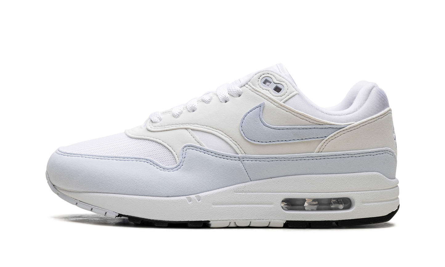 WMNS NIKE AIR MAX 1 FOOTBALL GREY