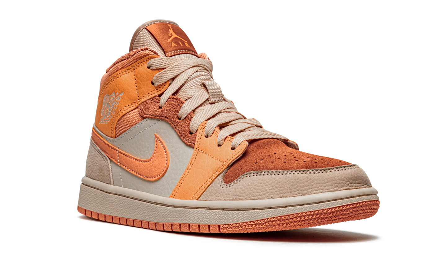 AIR JORDAN 1 MID WMNS Apricot
