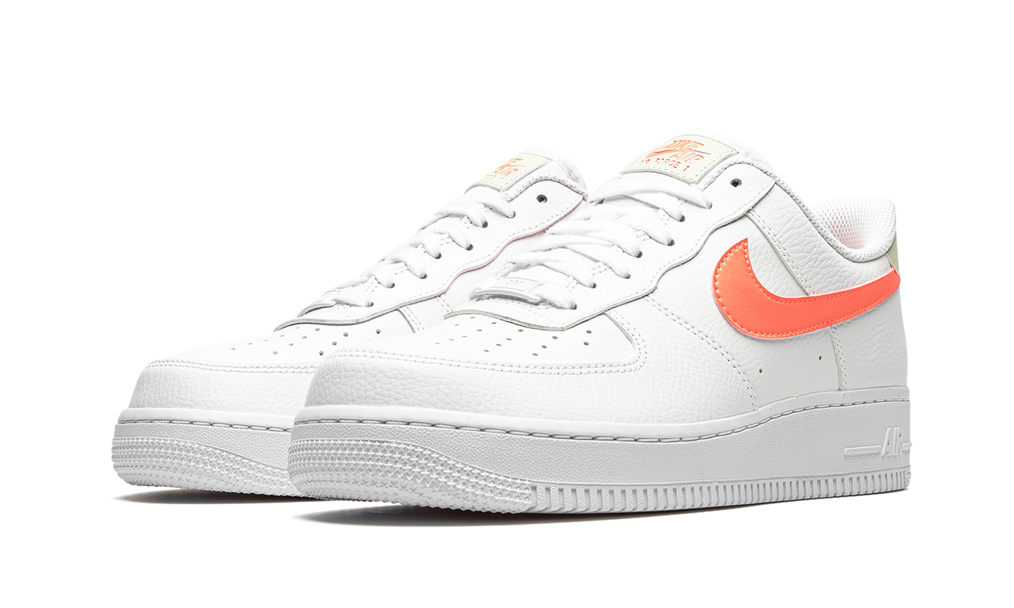 AIR FORCE 1 07 MNS WMNS ATOMIC PINK