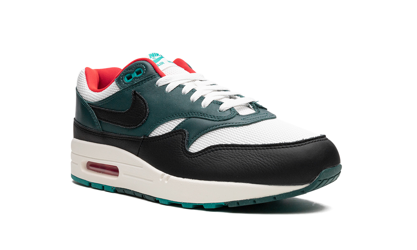 Air Max 1 LeBron James x Liverpool