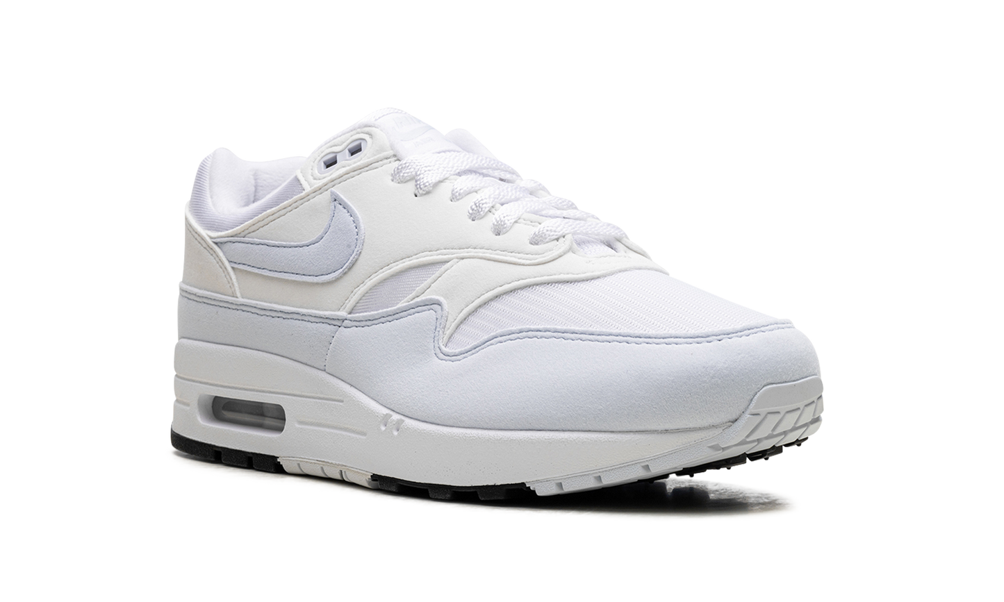 WMNS NIKE AIR MAX 1 FOOTBALL GREY