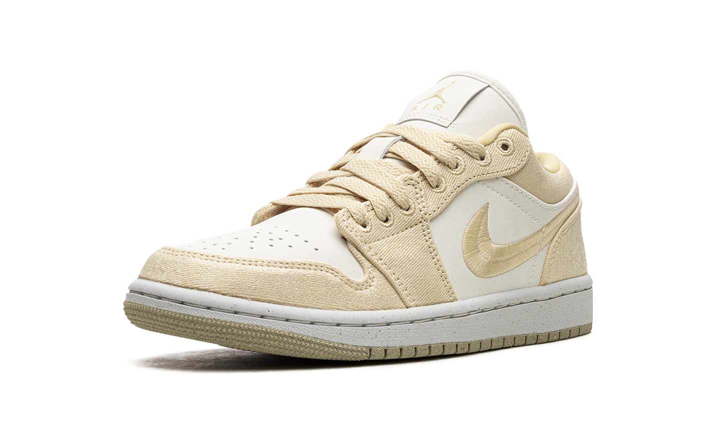 Air Jordan 1 Low WMNS Team Gold / Sail