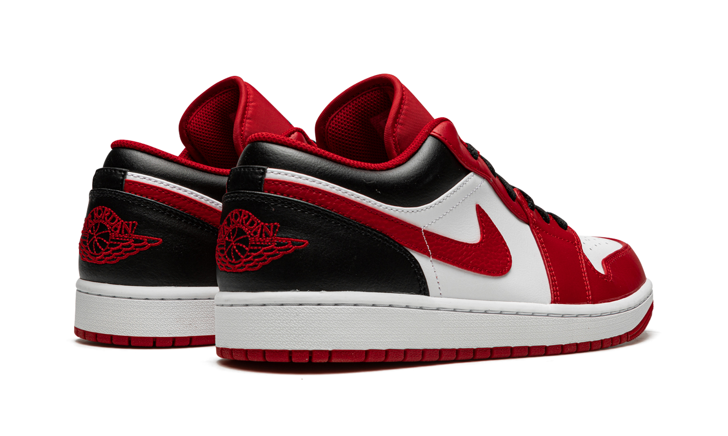 Jordan 1 low Bulls