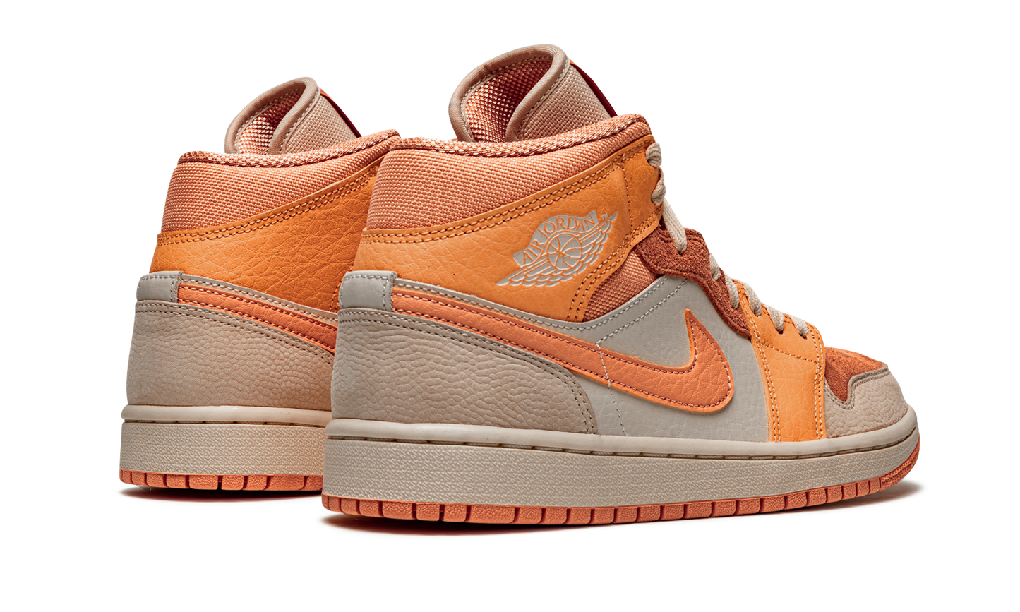AIR JORDAN 1 MID WMNS Apricot