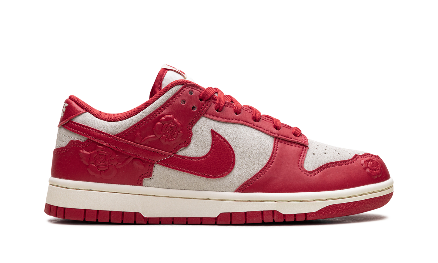 Dunk Low WMNS Red Roses