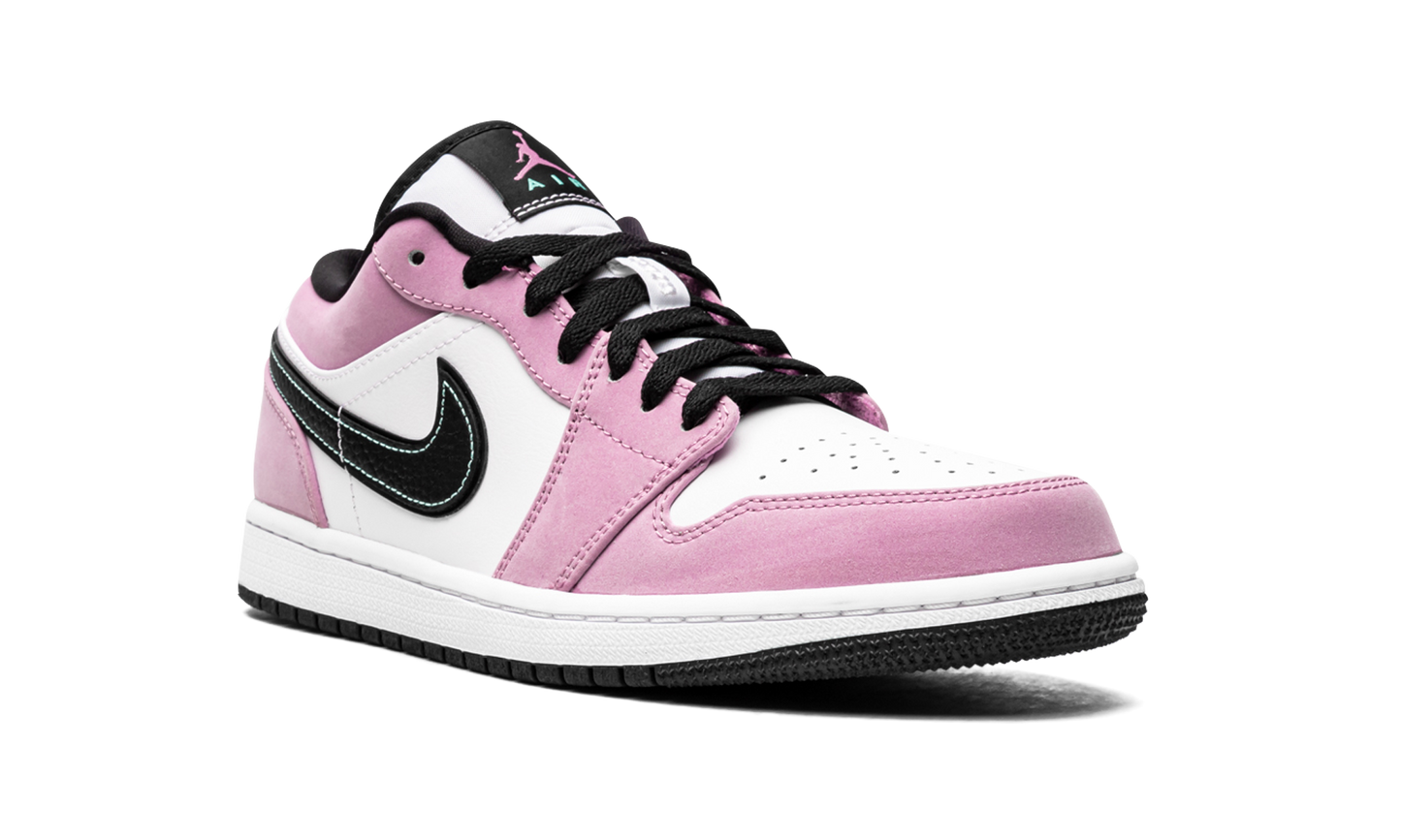 Air Jordan 1 Low SE Violet Shock