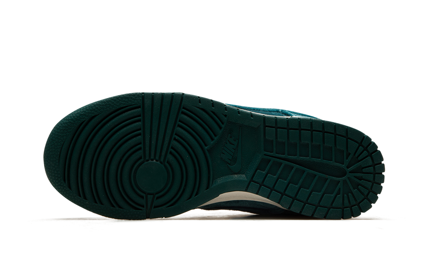 DUNK LO MNS WMNS Green Velvet