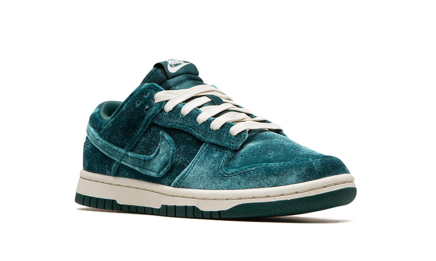 DUNK LO MNS WMNS Green Velvet