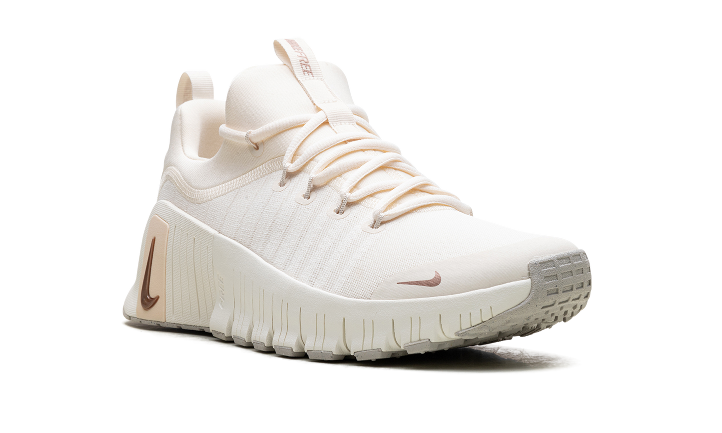 Free Metcon 6 WMNS Pale Ivory / Guava Ice / Sail / Metallic Red Bronze