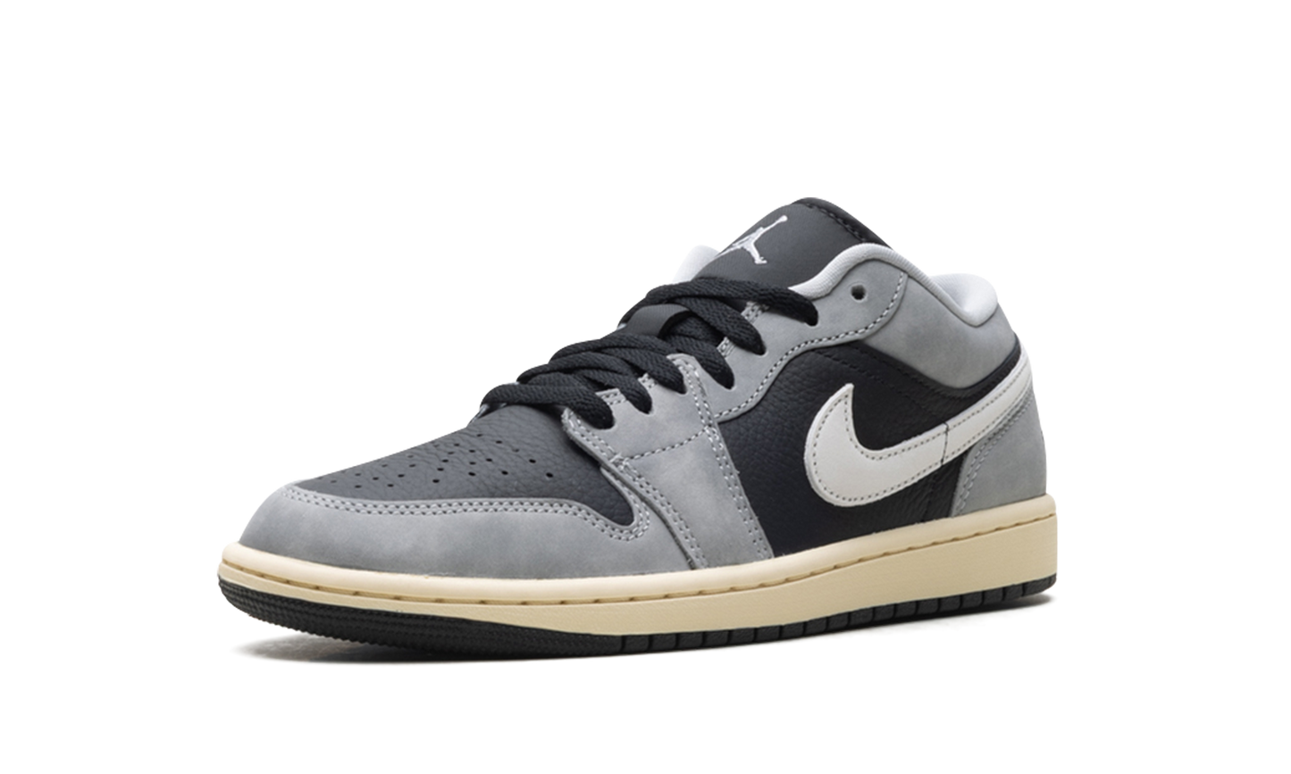 Air Jordan 1 Low SE Light Smoke Grey