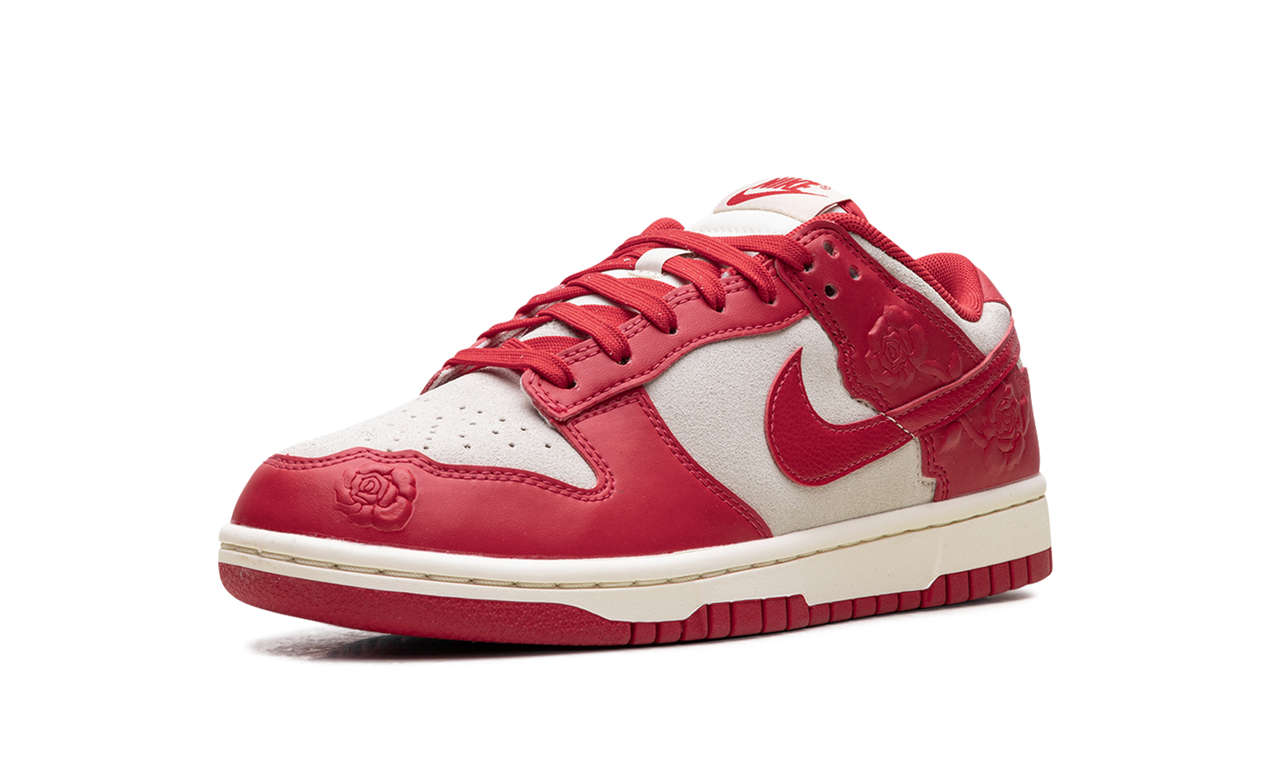 Dunk Low WMNS Red Roses