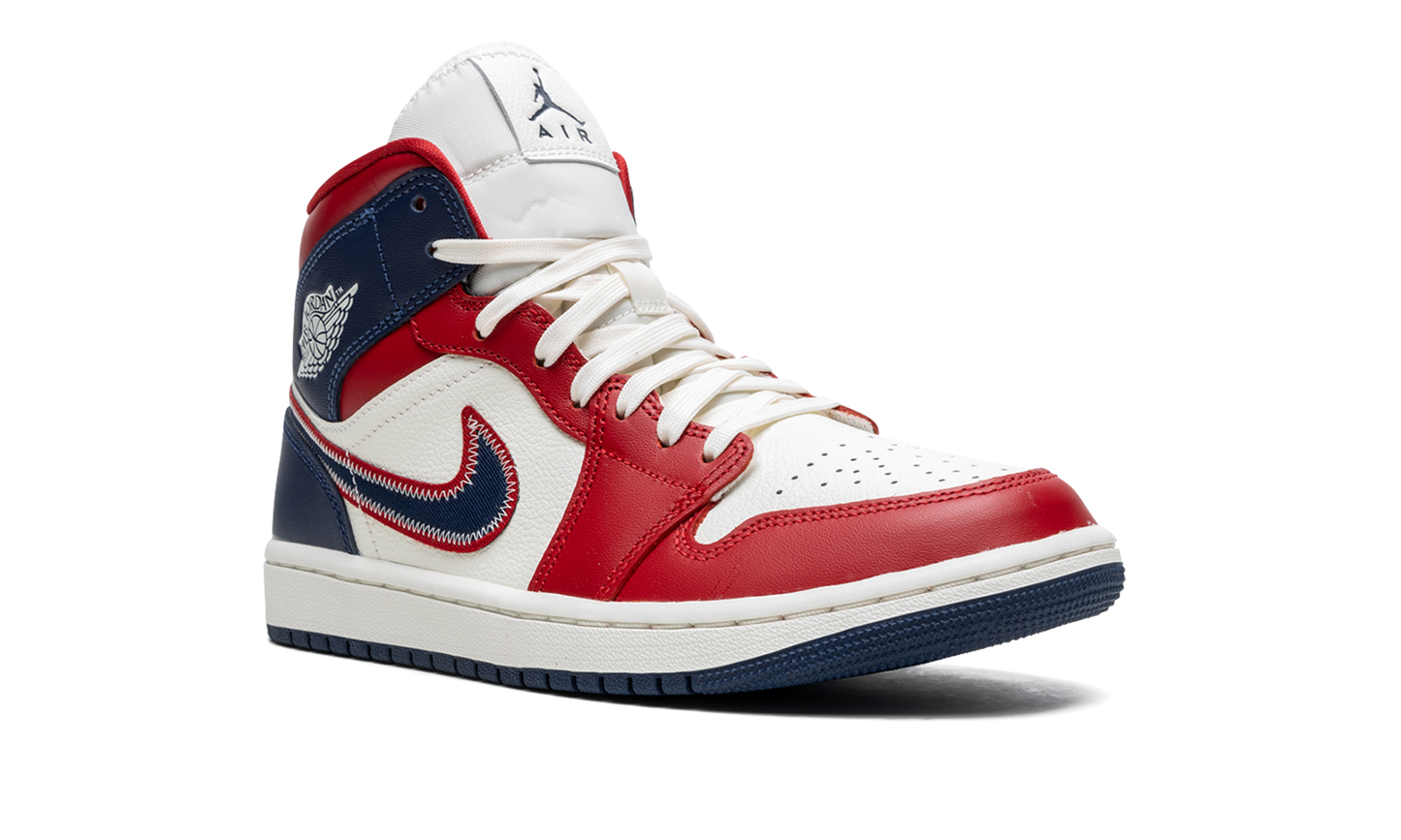 AIR JORDAN 1 MID SE WMNS USA