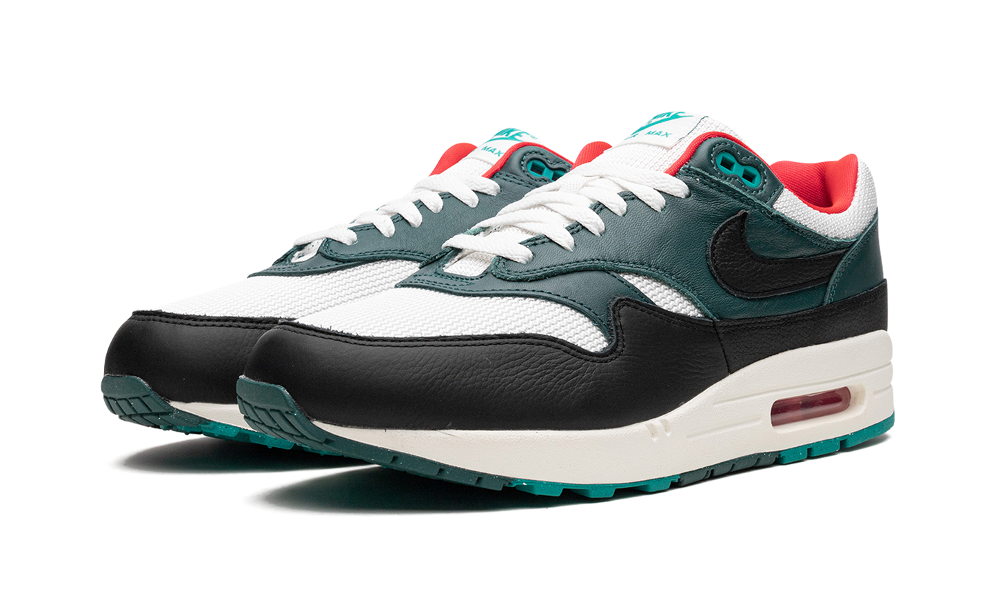Air Max 1 LeBron James x Liverpool