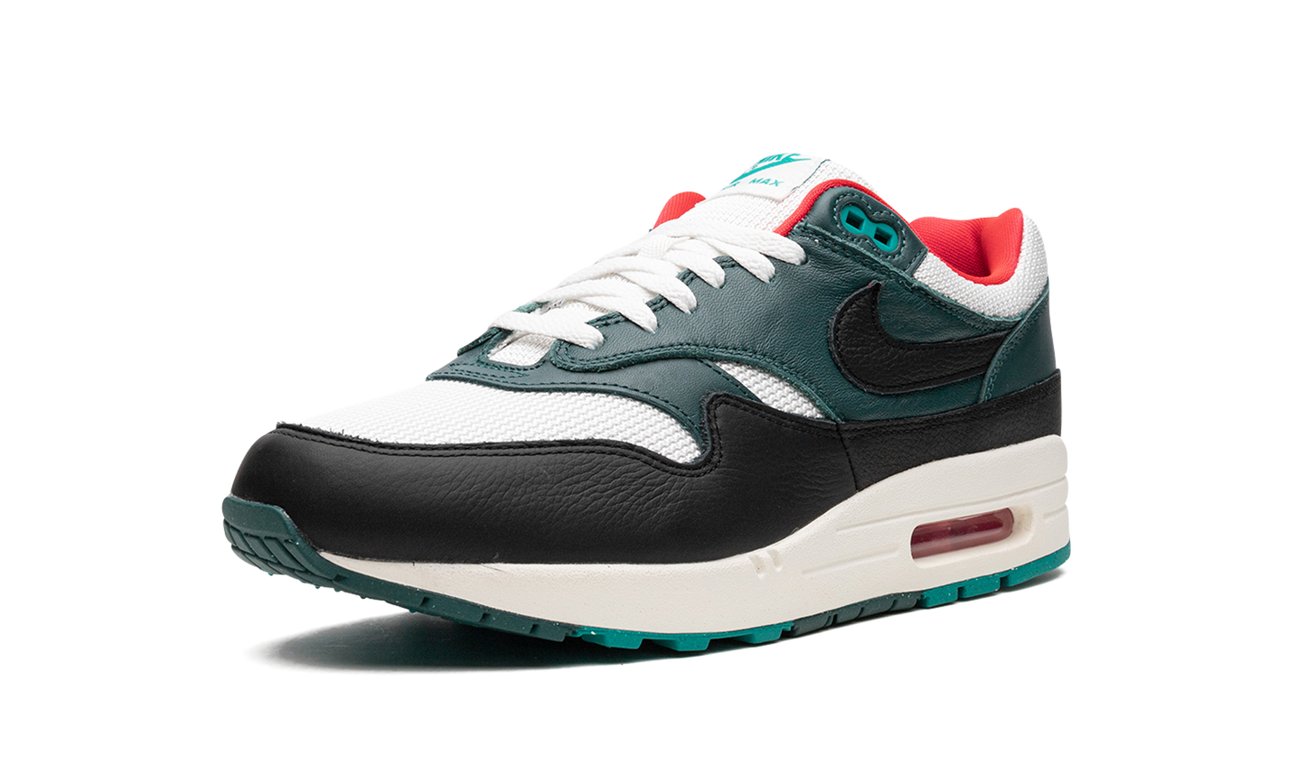 Air Max 1 LeBron James x Liverpool