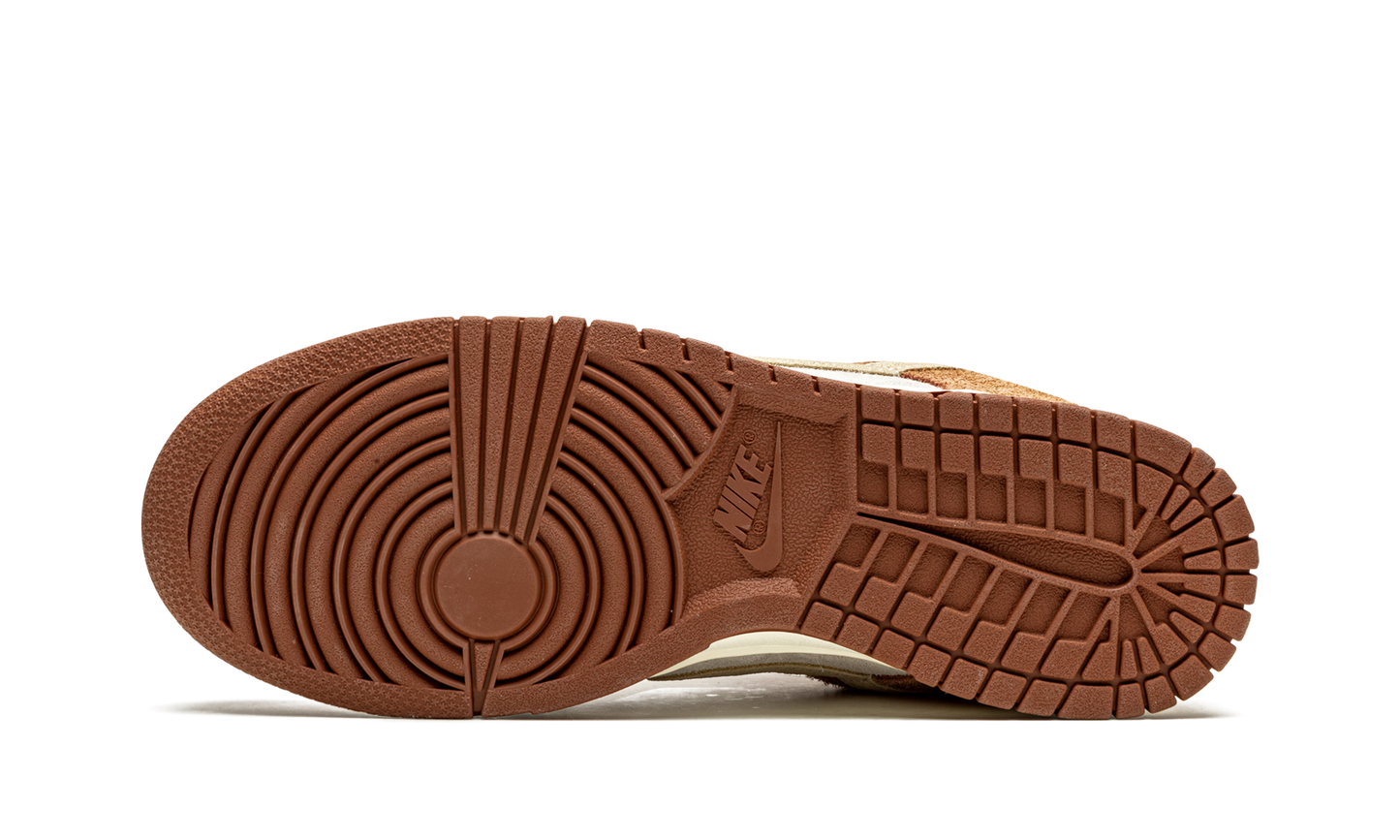 Dunk Low PRM Medium Curry