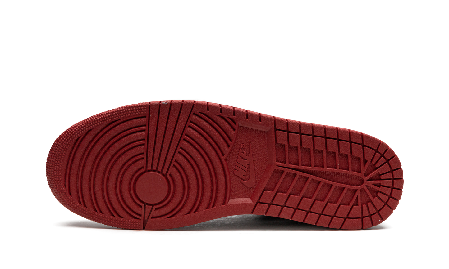 Jordan 1 Low Alternate Bred Toe