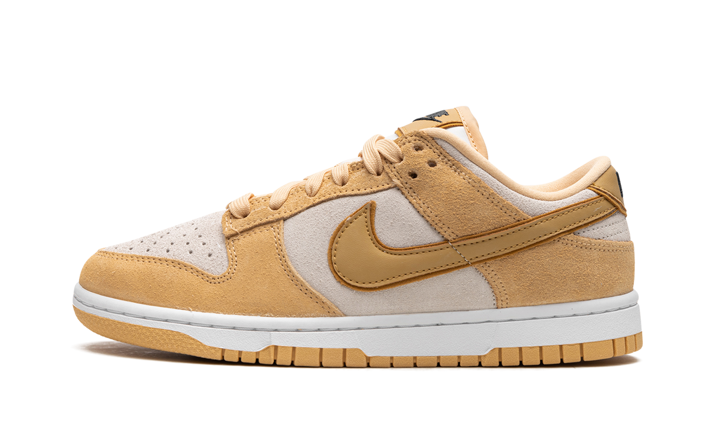 DUNK LOW WMNS Celestial Gold Suede