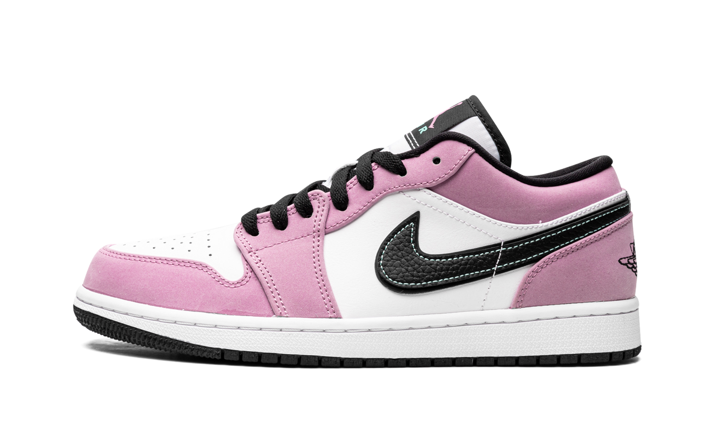 Air Jordan 1 Low SE Violet Shock