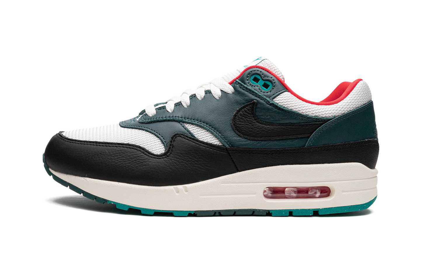 Air Max 1 LeBron James x Liverpool