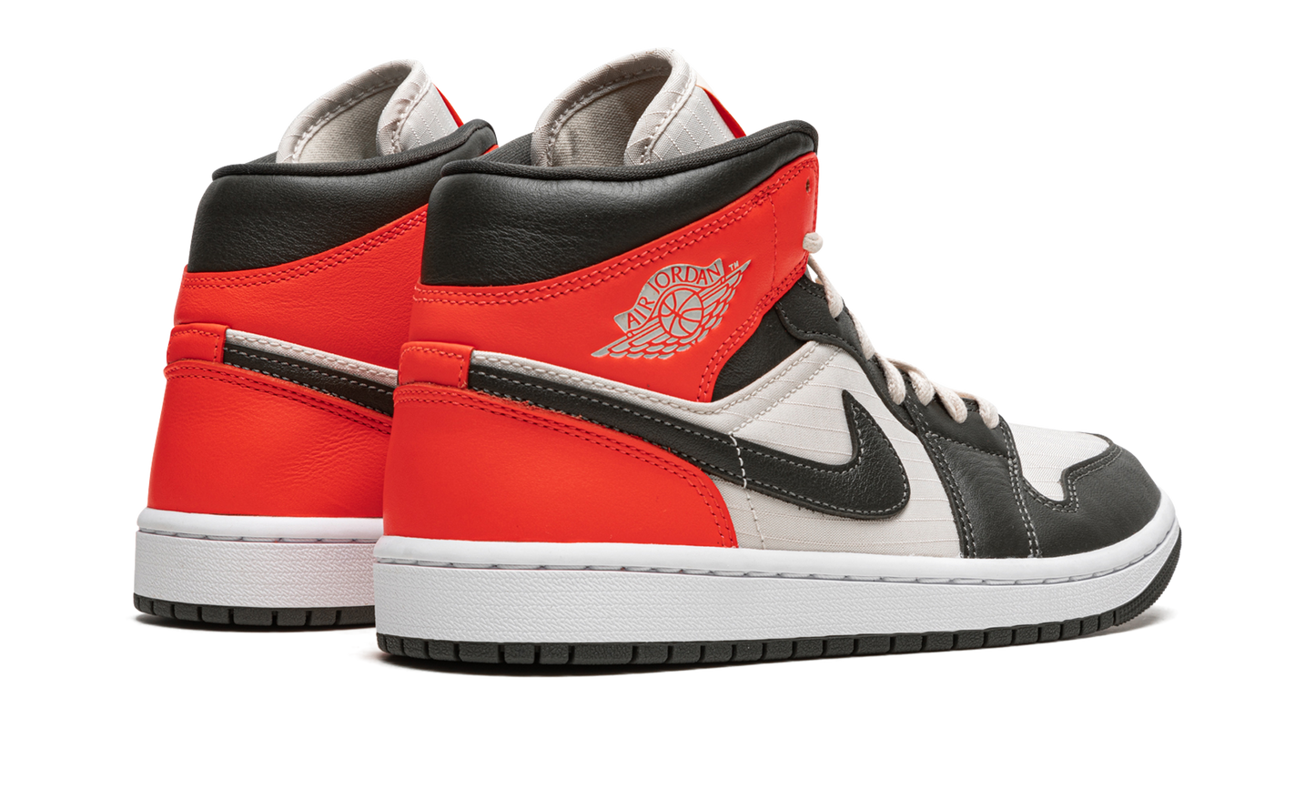 AIR JORDAN 1 MID SE WMNS  Newsprint