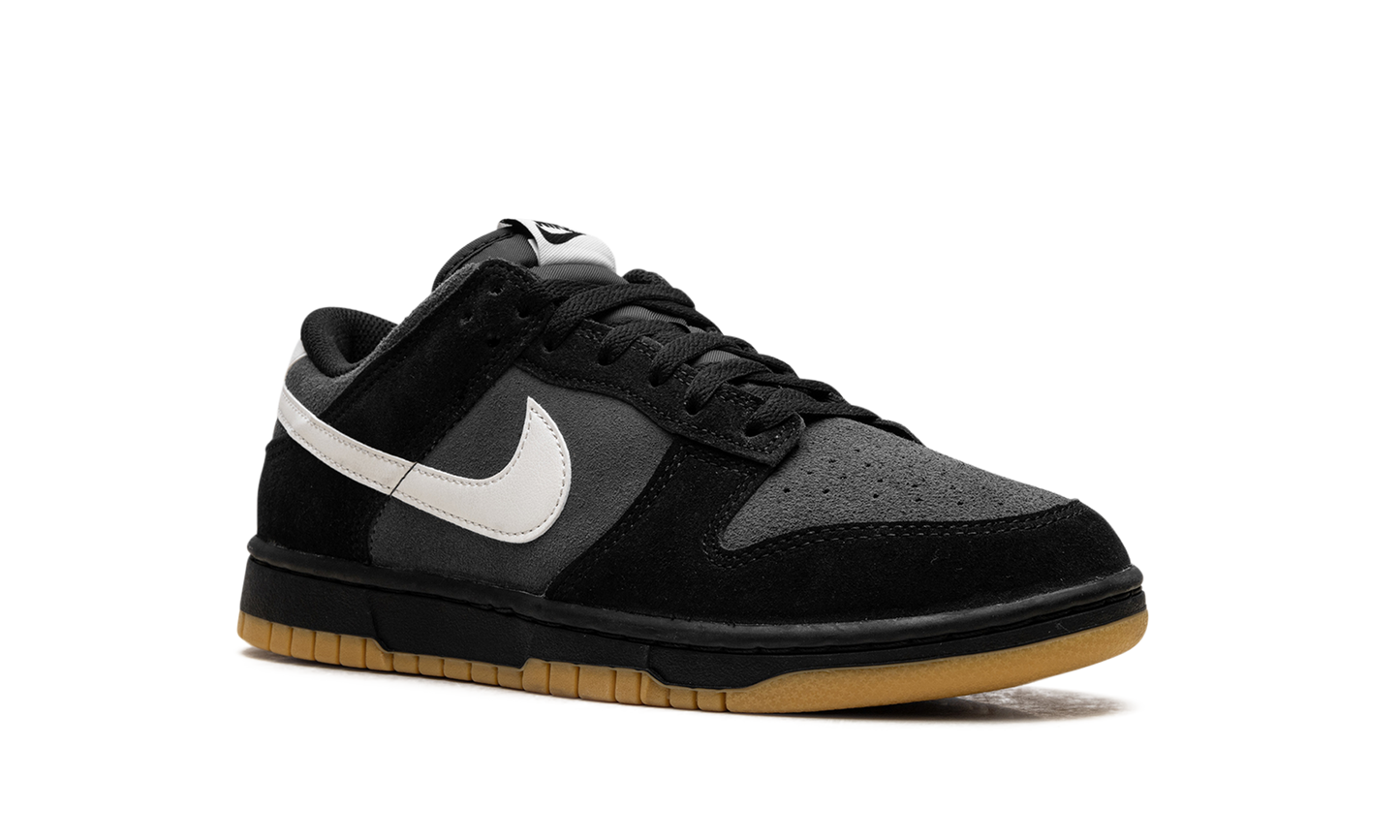 Dunk Low SE  Black Grey Gum