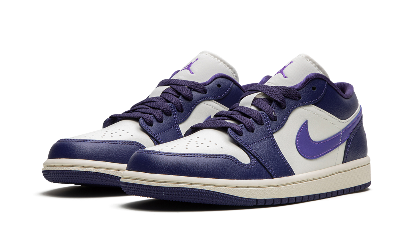 AIR JORDAN 1 LO WMNS  Action Grape