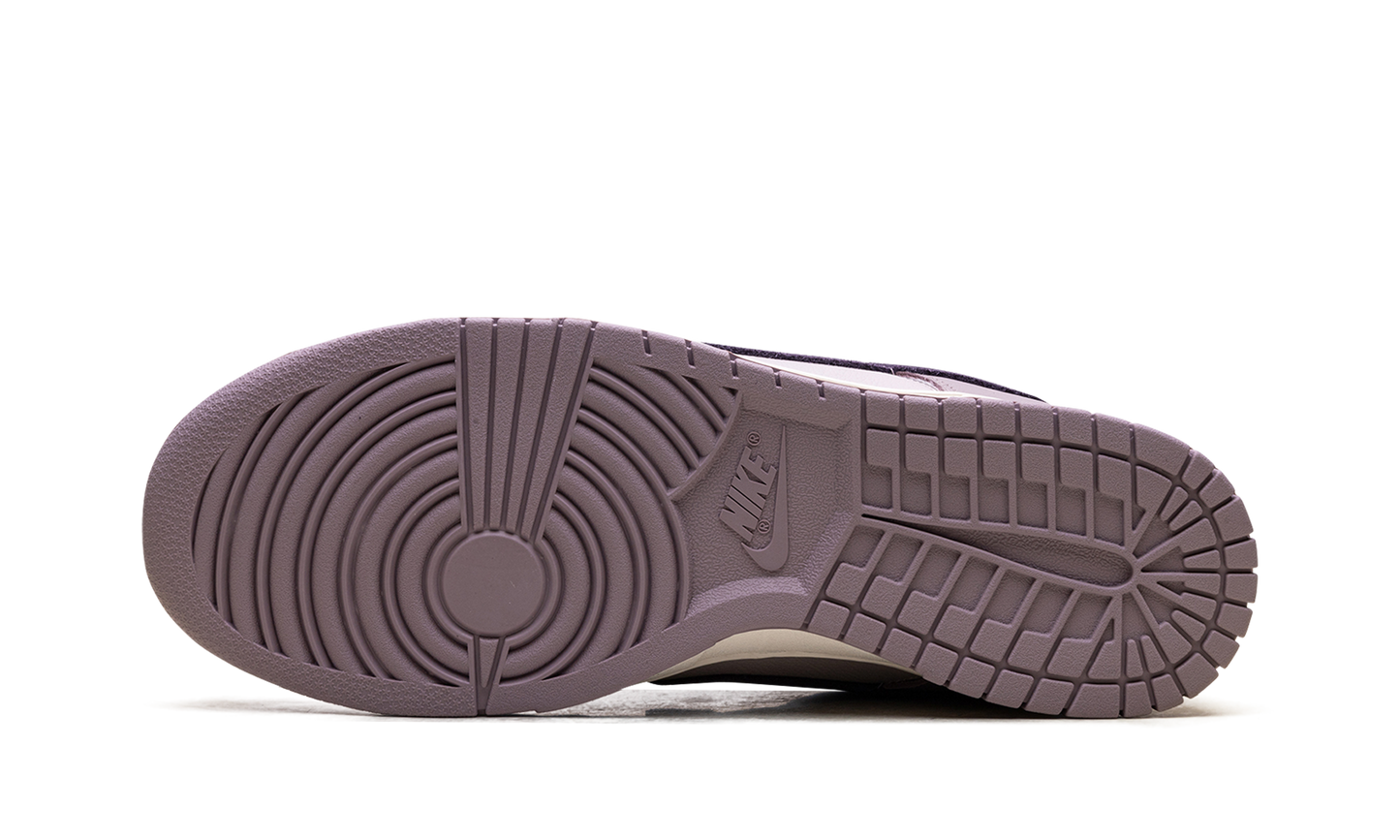 Dunk Low SE  Light Violet Ore