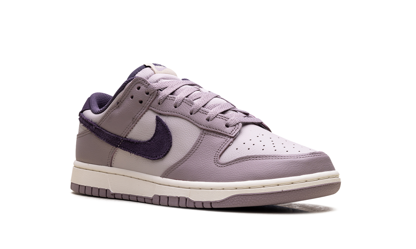 Dunk Low SE  Light Violet Ore