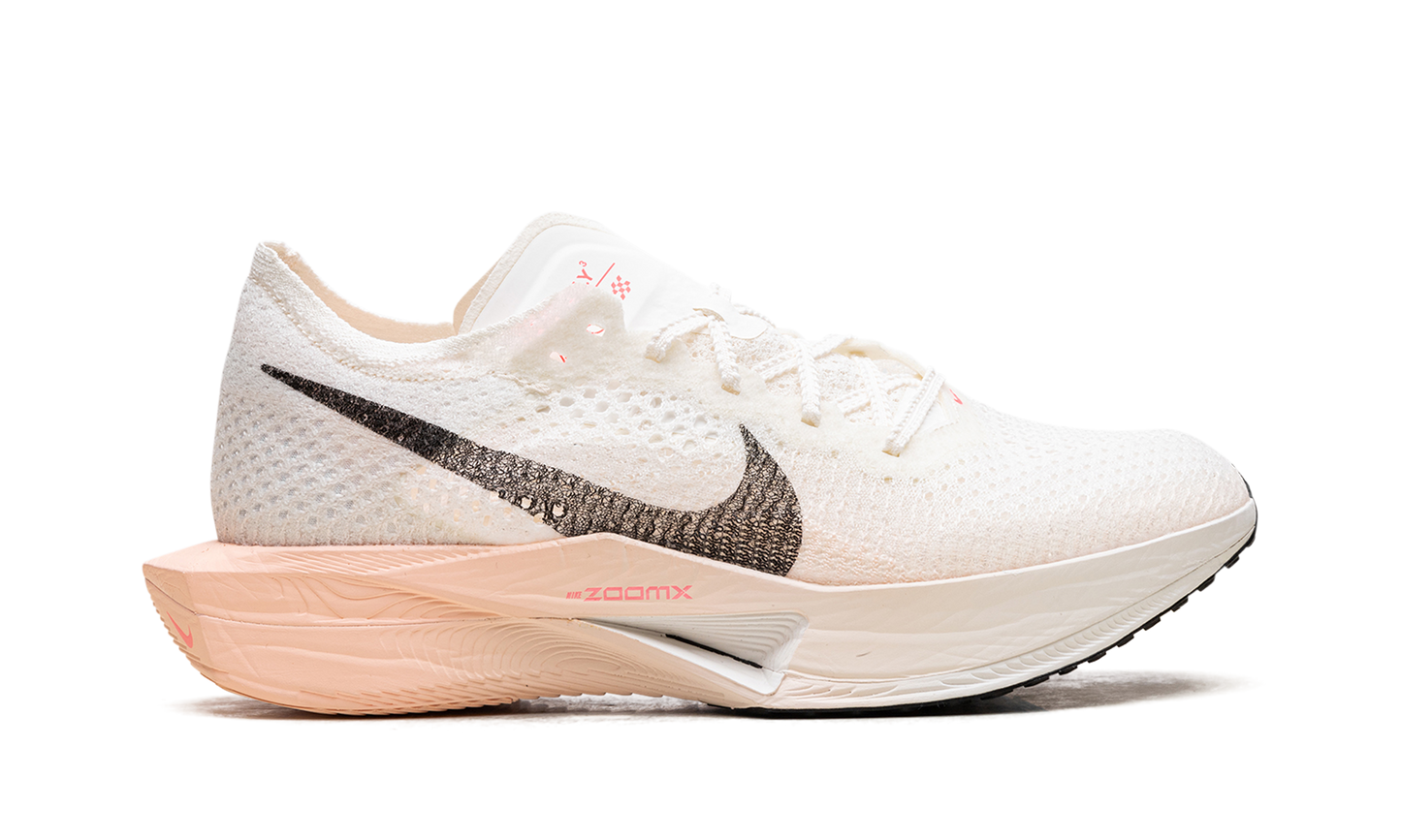 ZoomX Invincible Run 3 WMNS  Sail Guava Ice