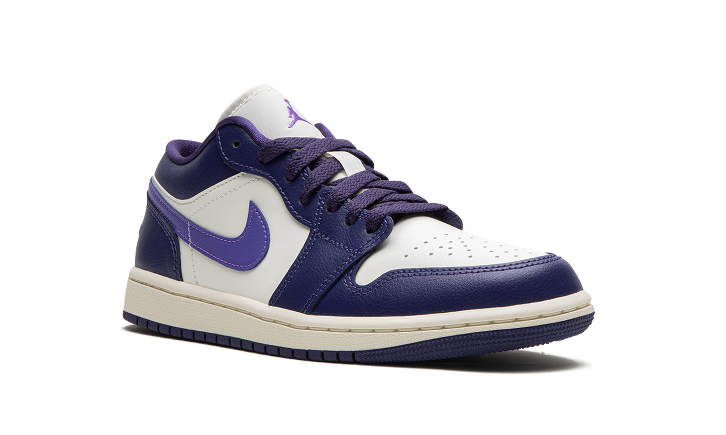 AIR JORDAN 1 LO WMNS  Action Grape