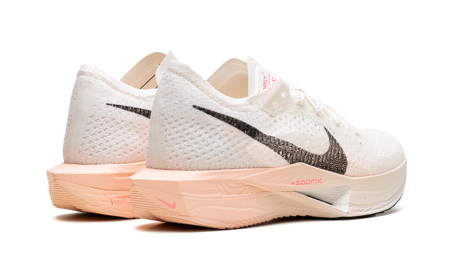 ZoomX Invincible Run 3 WMNS  Sail Guava Ice