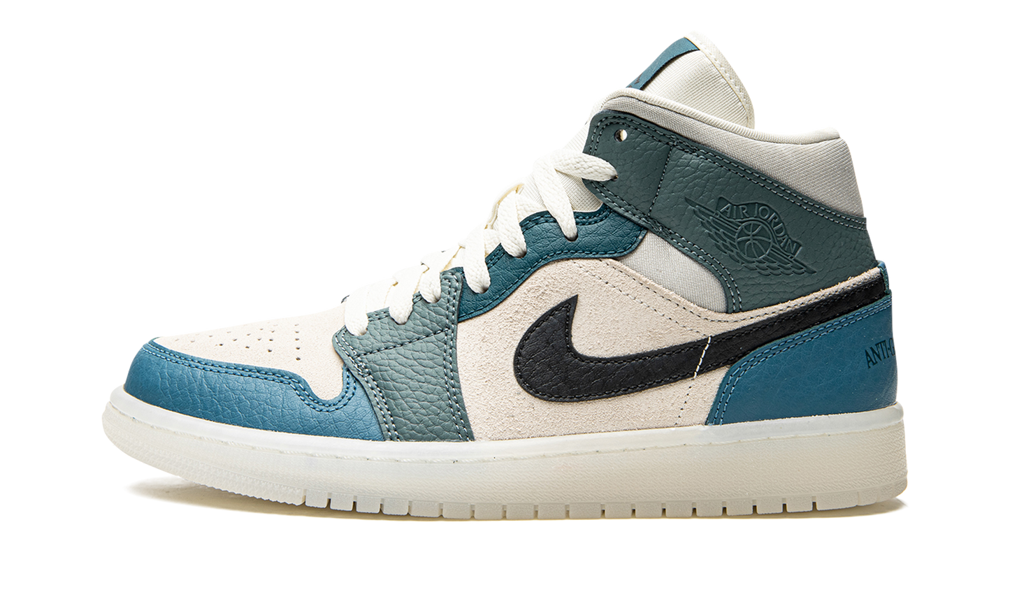 AIR JORDAN 1 MID WMNS  Anti Gravity Machines