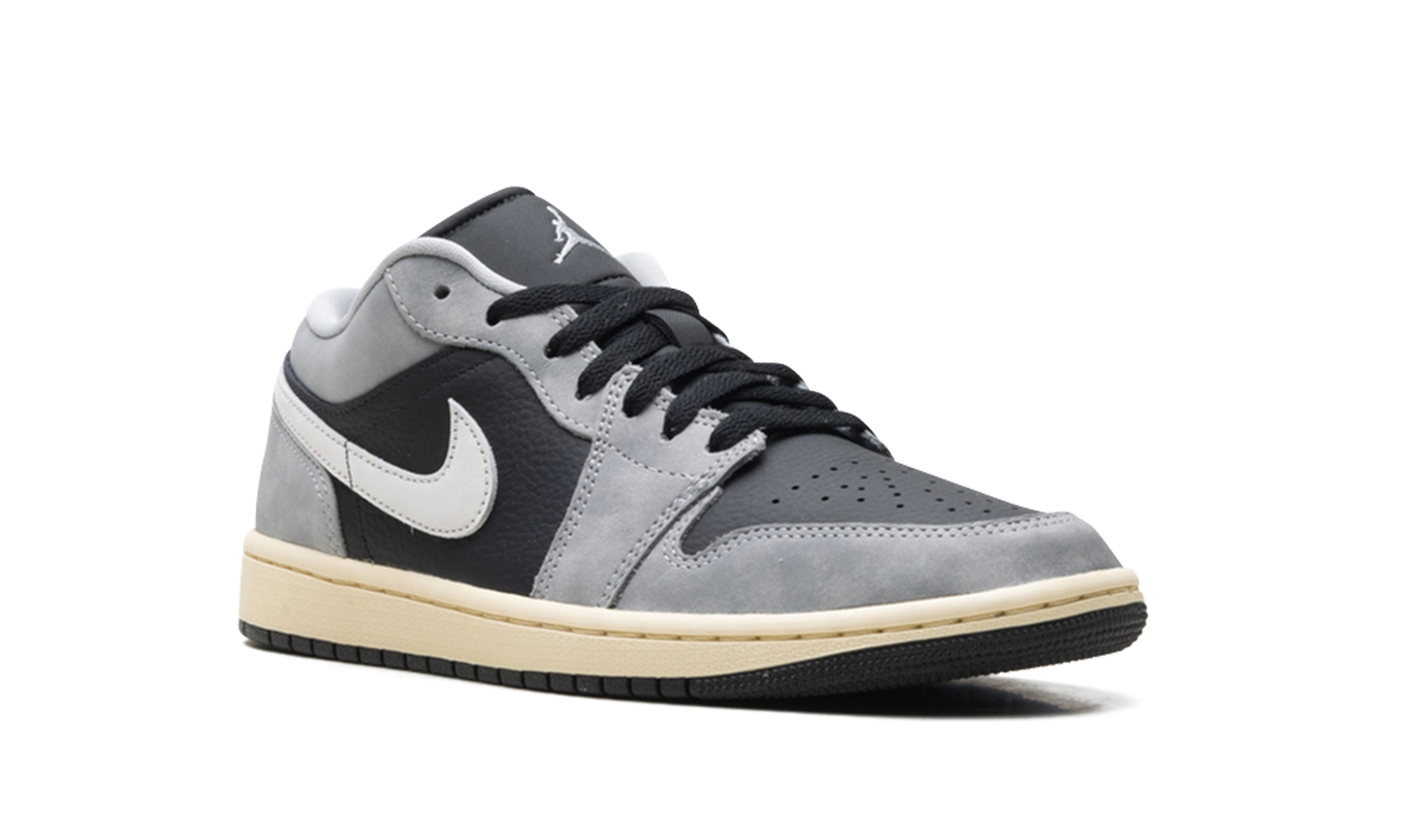 Air Jordan 1 Low SE  Light Smoke Grey