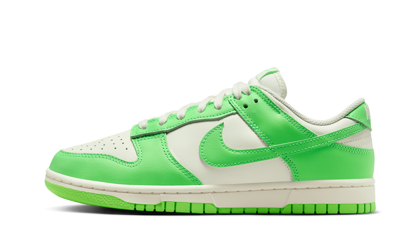 Dunk Low WMNS  Green Strike