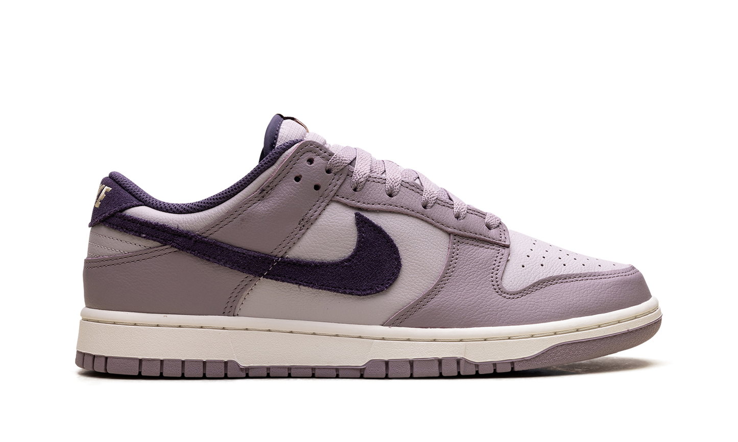 Dunk Low SE  Light Violet Ore