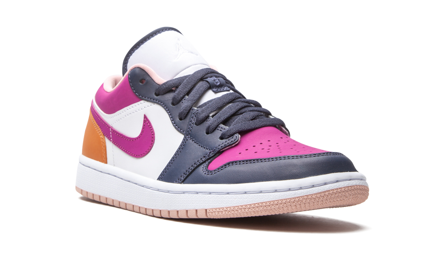 AIR JORDAN 1 LO SE WMNS  Mismatched Purple / Magenta