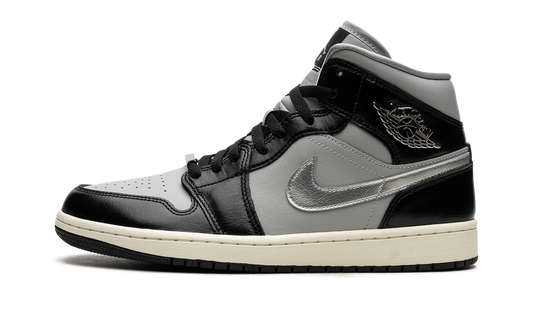AIR JORDAN 1 MID SE WMNS  Black Chrome