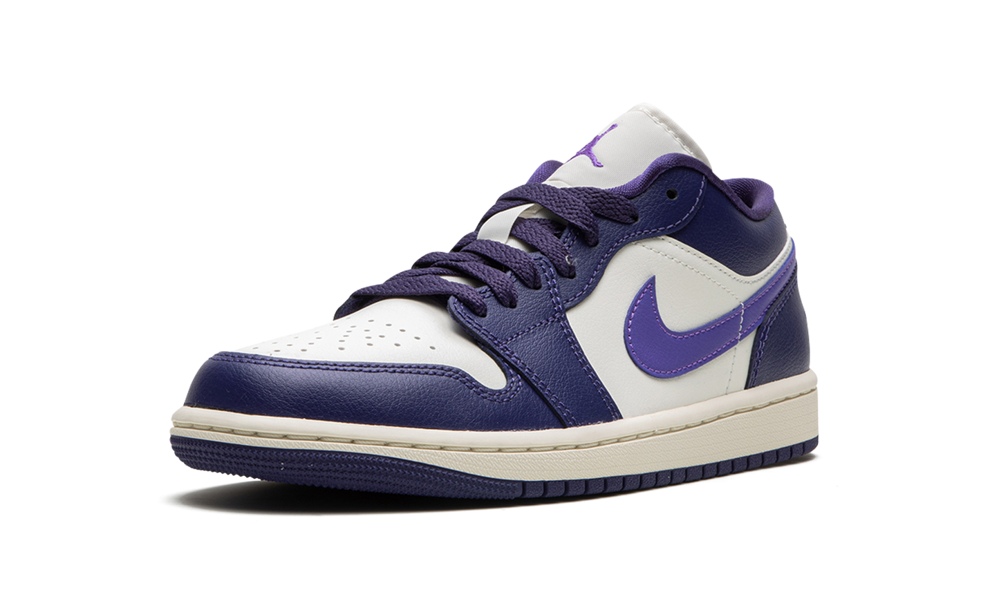 AIR JORDAN 1 LO WMNS  Action Grape