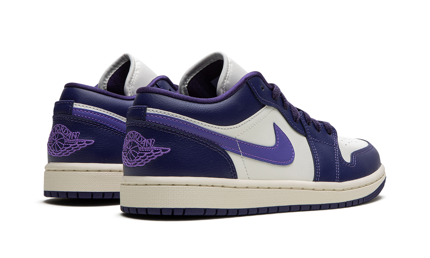 AIR JORDAN 1 LO WMNS  Action Grape