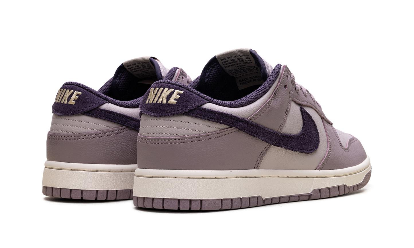 Dunk Low SE  Light Violet Ore