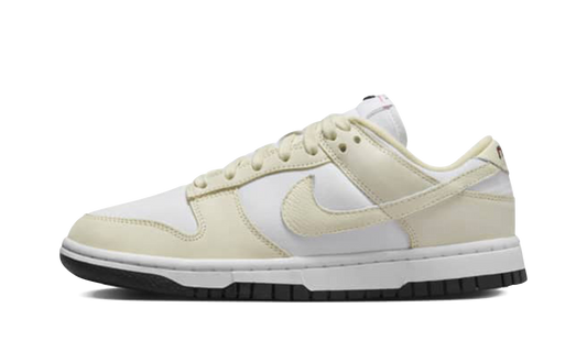 NIKE DUNK LO LX WMNS  Coconut Milk