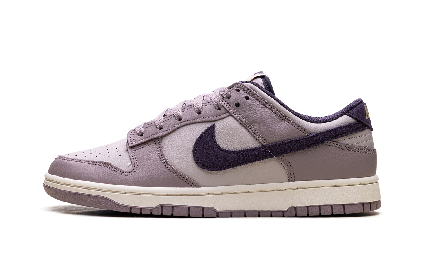 Dunk Low SE  Light Violet Ore