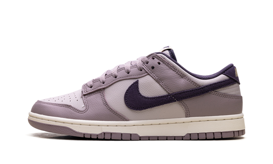 Dunk Low SE  Light Violet Ore