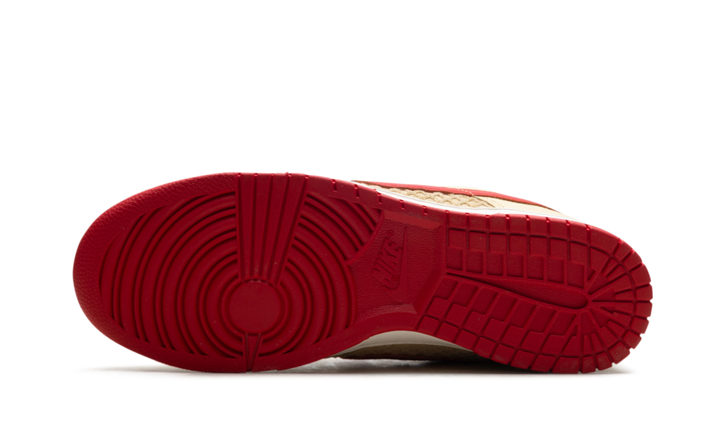 Dunk Low  STRAWBERRY WAFFLE