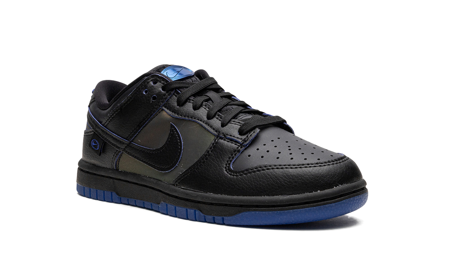 DUNK LO MNS WMNS  Black Royal Iridescent