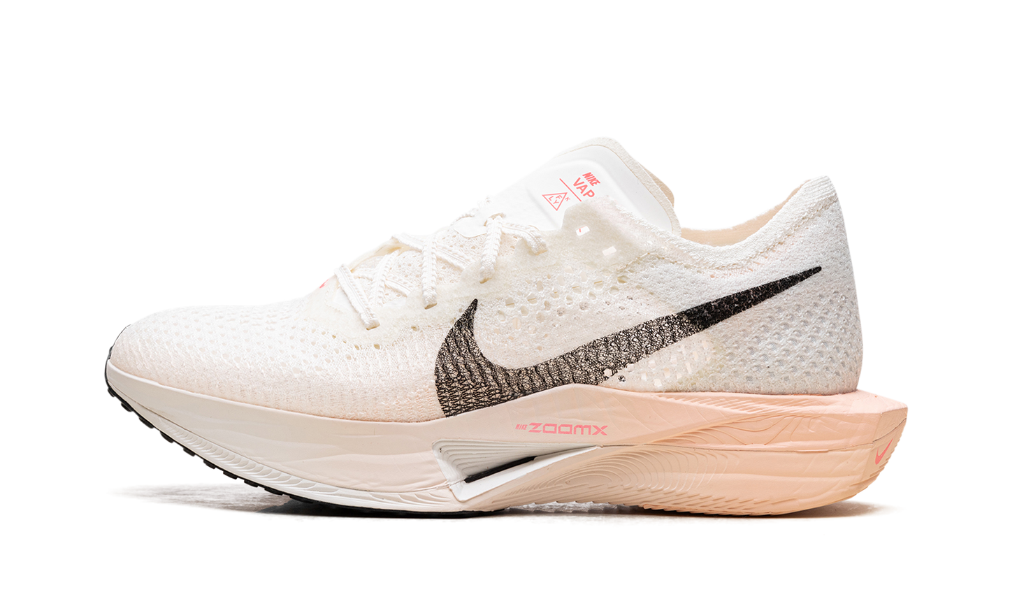 ZoomX Invincible Run 3 WMNS  Sail Guava Ice