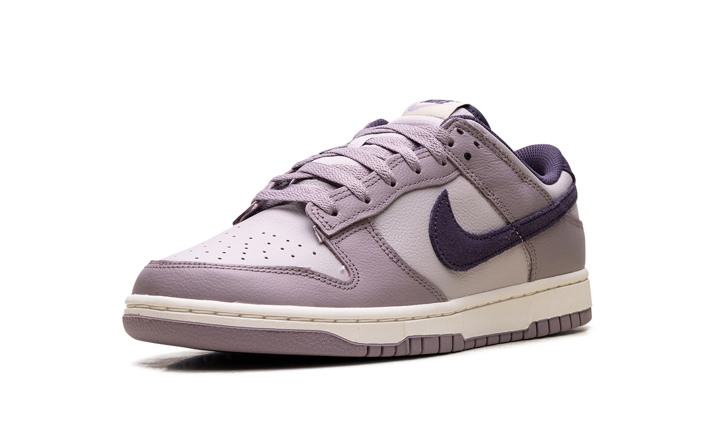 Dunk Low SE  Light Violet Ore
